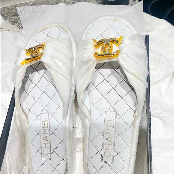 Chanel sandals - Picture 1 of 3